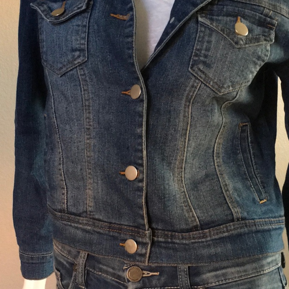Cropped Jean Jacket - Picture 4 of 6